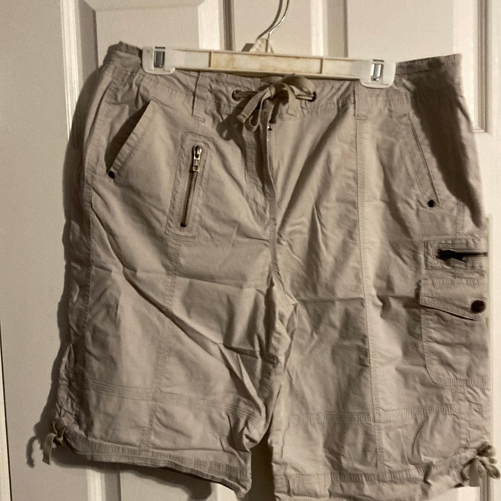 Light Khaki Cotton Shorts. Style and Co. Deep Pockets, Size 16